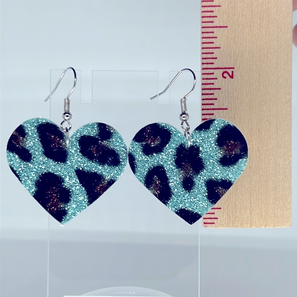 Faux Dangle Earrings Heart Sparkling Animal Print - Picture 3 of 3